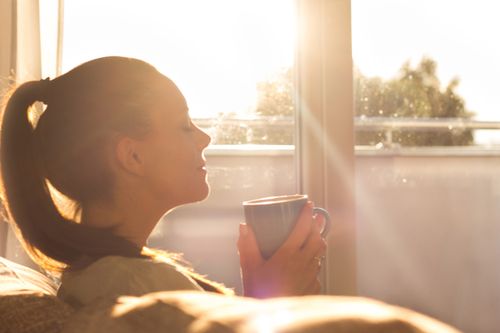 Kaffee am Morgen, um den Tag zu beginnen